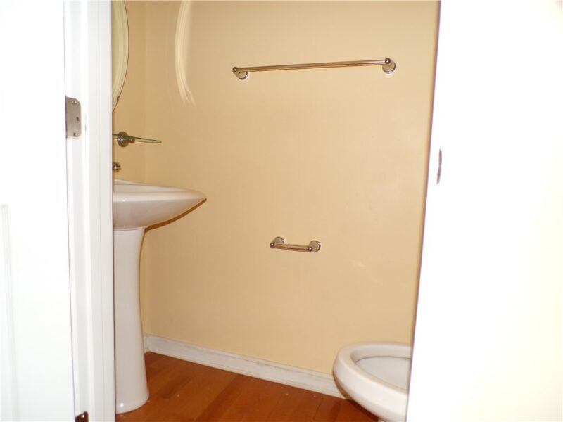 301 Maple Ridge Dr — photo 8