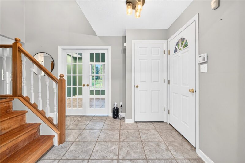 121 Pine Nut Drive — photo 2