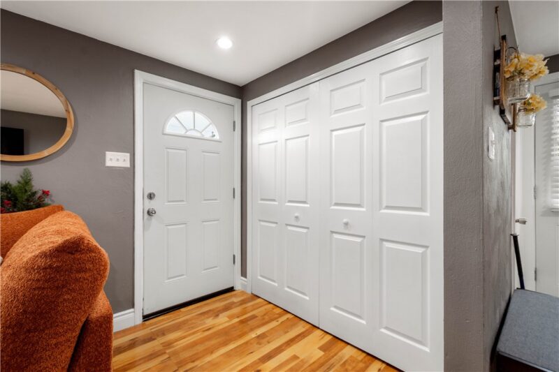 325 Conniston Ave — photo 4
