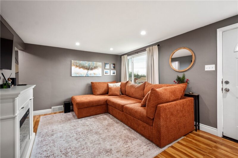 325 Conniston Ave — photo 6