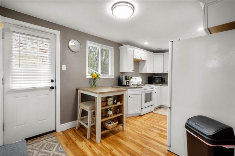 325 Conniston Ave — photo 8