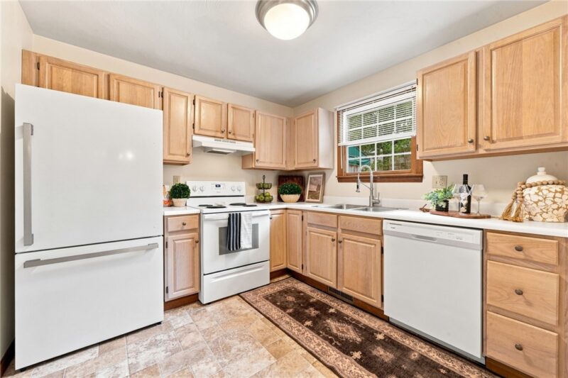 1124 CRANSTON DRIVE — photo 5
