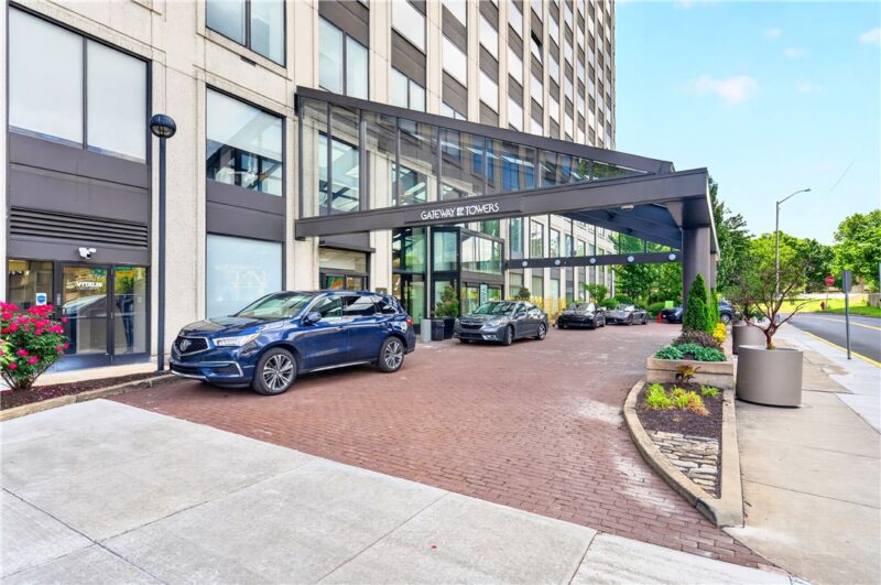 320 Fort Duquesne Blvd 12L — photo 2