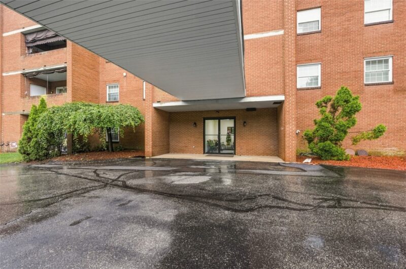 2850 Edgecliff Road 35 — photo 2
