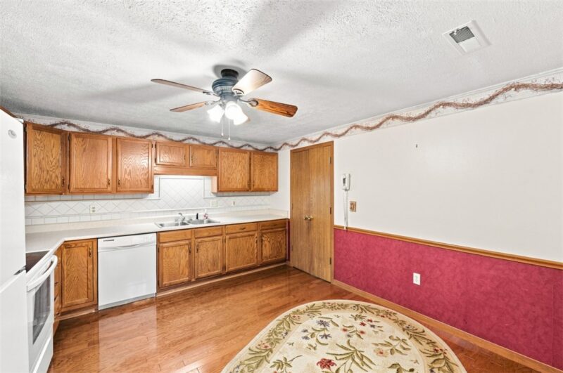 2850 Edgecliff Road 35 — photo 5