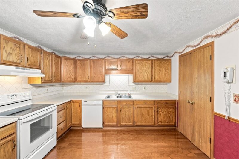 2850 Edgecliff Road 35 — photo 6