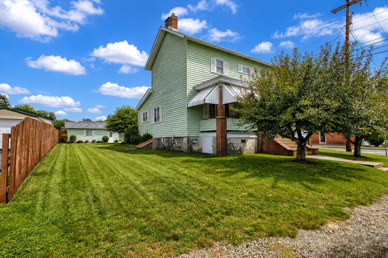108 Railroad AVENUE — photo 2