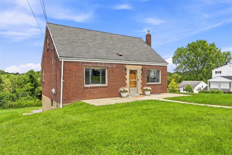545 Center Hill Rd — photo 2