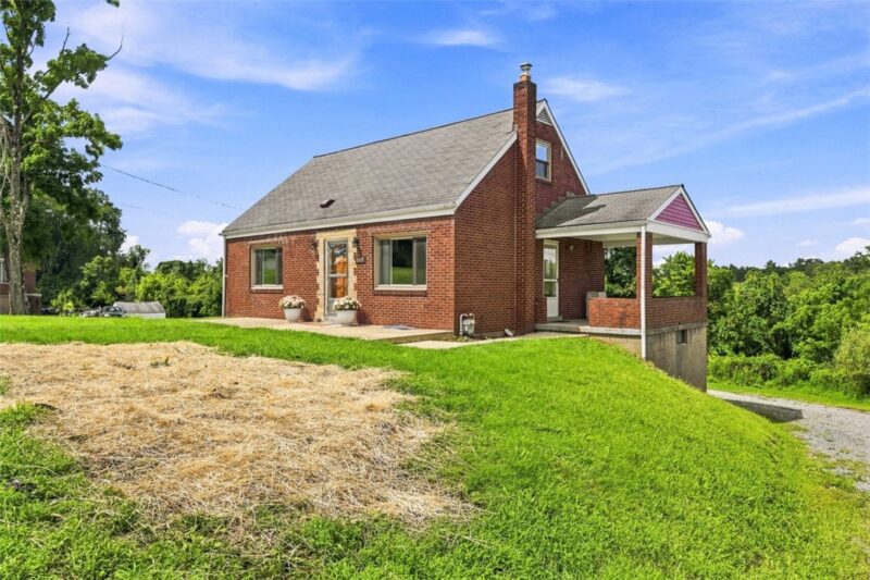 545 Center Hill Rd — photo 3
