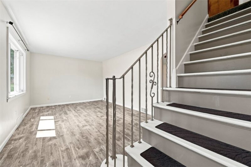 545 Center Hill Rd — photo 6