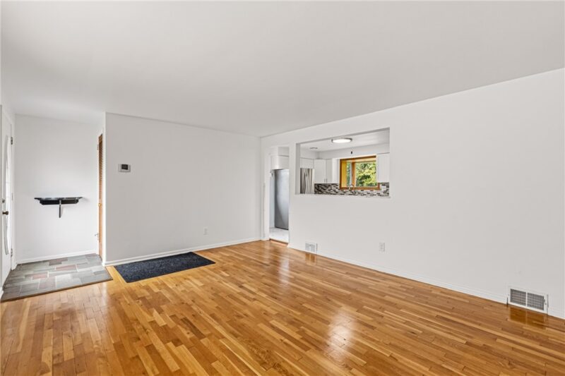 86 Thorncrest Drive — photo 5