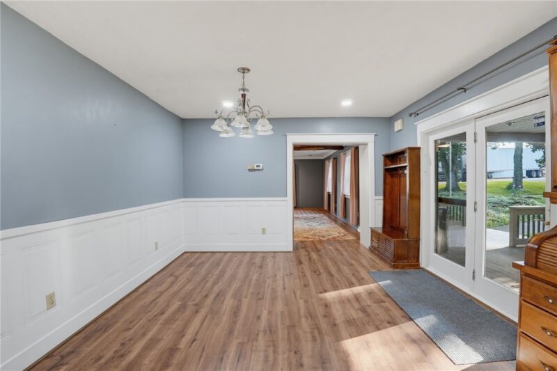 569 Main St — photo 8
