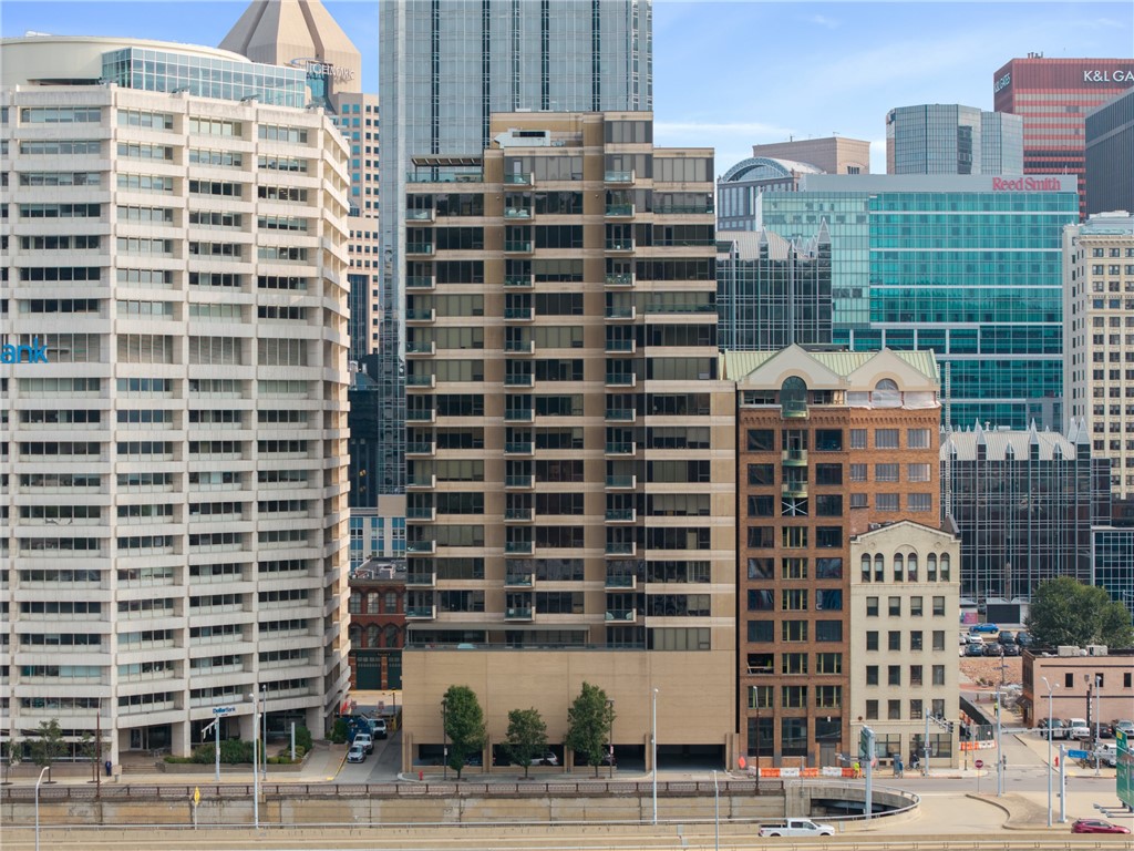 151 Fort Pitt Blvd 802 — photo 1