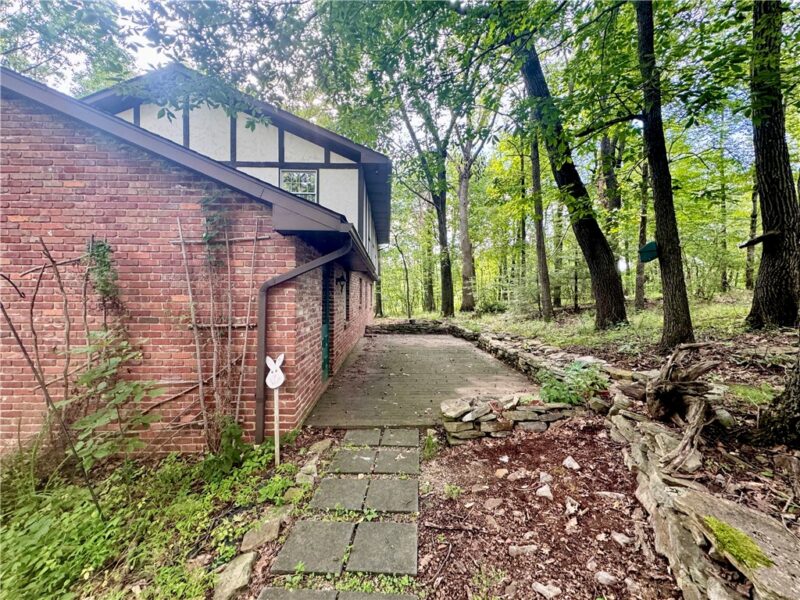 901 Stratford Rd — photo 4