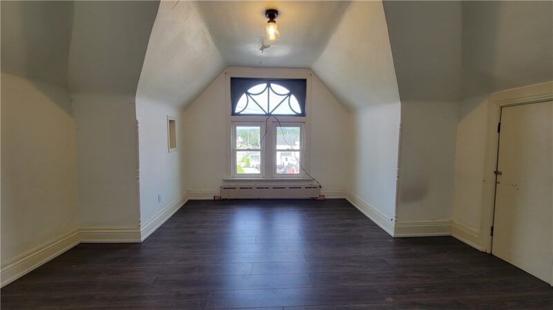 602 S Center Avenue — photo 8
