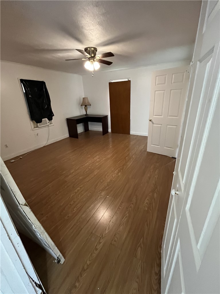 535 E Washington St — photo 6