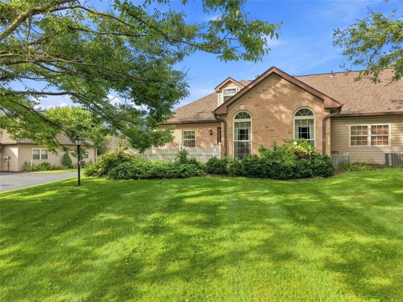 136 Cambridge Drive — photo 2