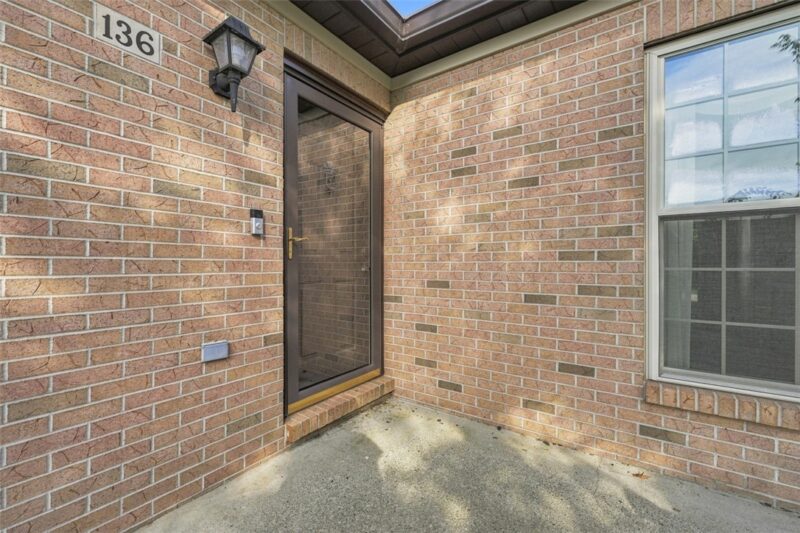 136 Cambridge Drive — photo 3
