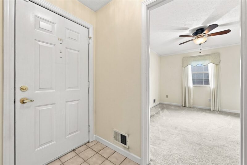 136 Cambridge Drive — photo 4