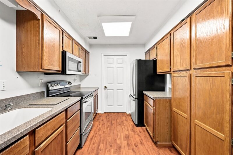 136 Cambridge Drive — photo 6