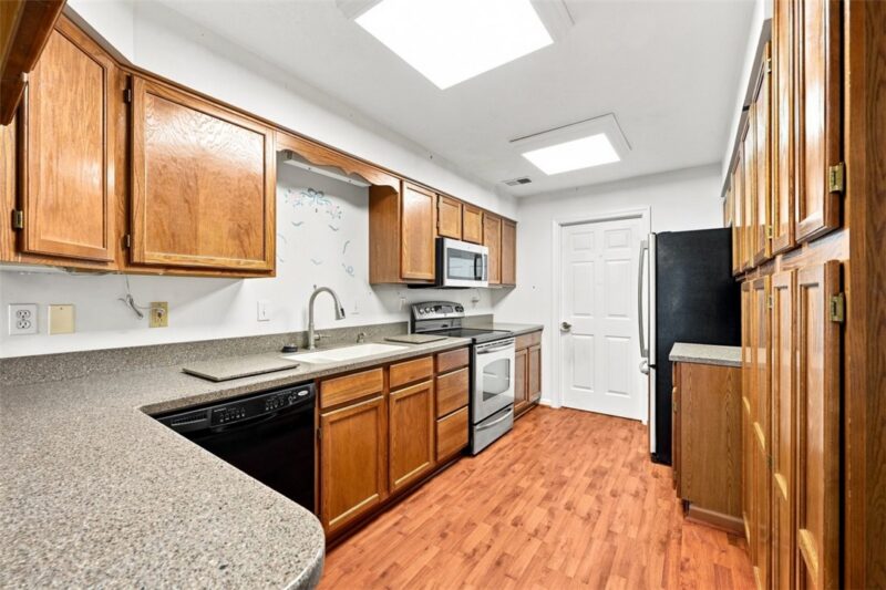 136 Cambridge Drive — photo 8