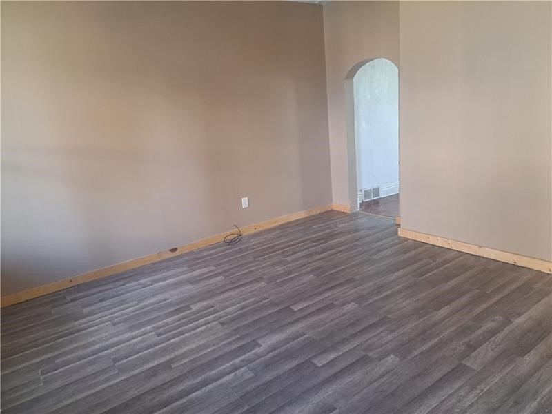 16 Cuyler Avenue — photo 2