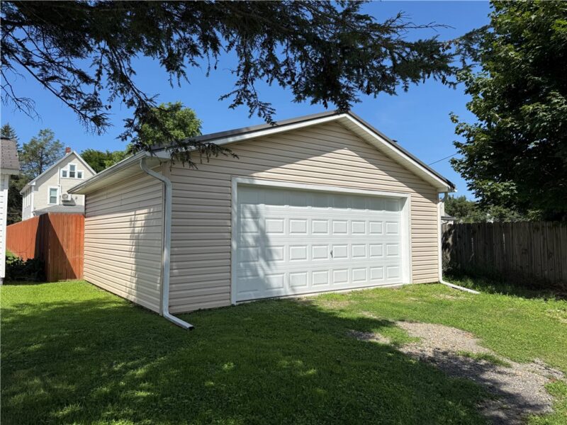 536 Oak Street — photo 2