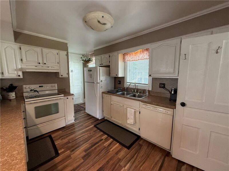536 Oak Street — photo 6