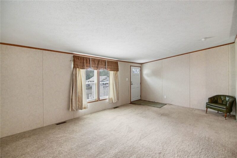 433 Hansen Ave — photo 2