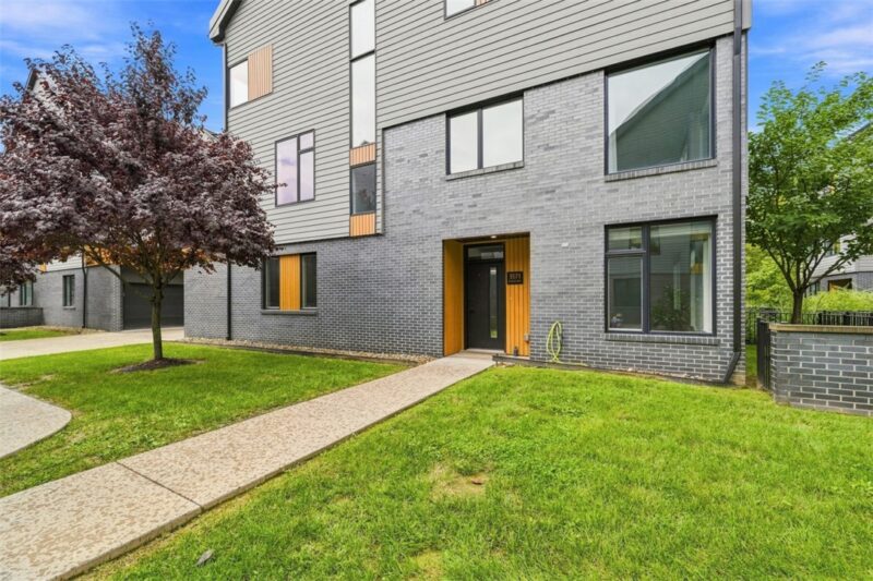 5571 Berlin Way — photo 3