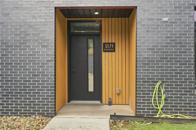 5571 Berlin Way — photo 4