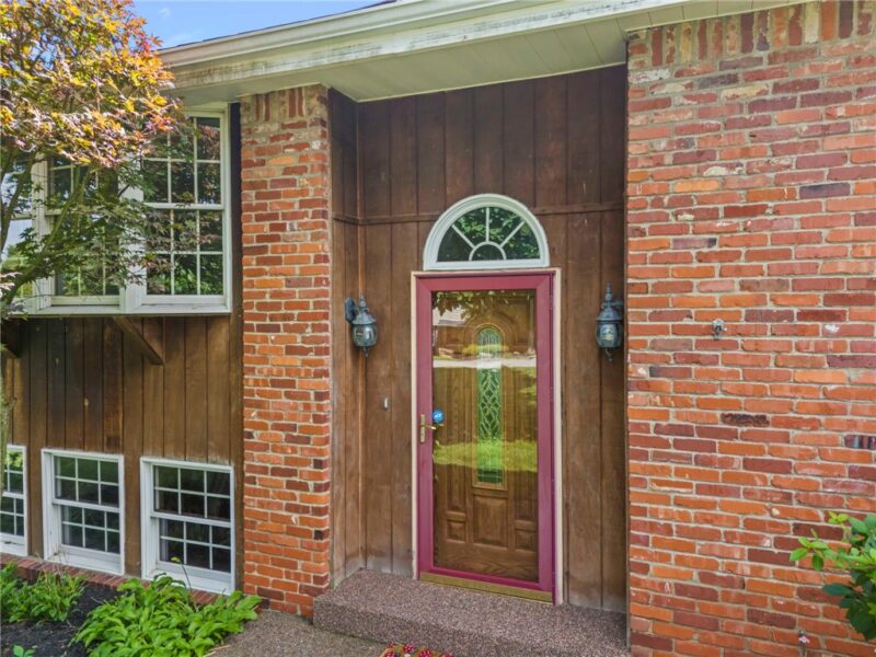 806 Longvue Drive — photo 2