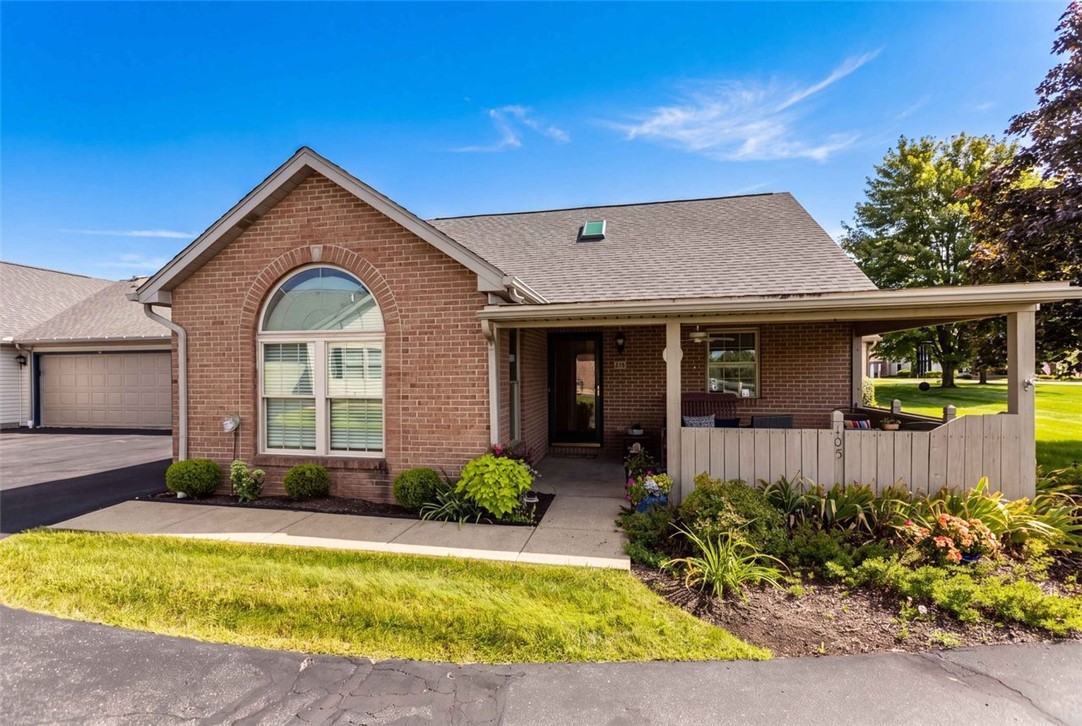 105 Carriage Dr — photo 1