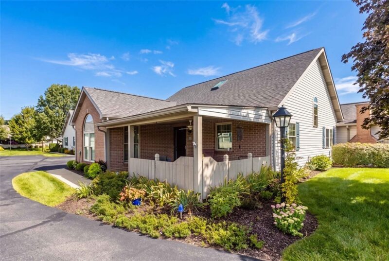 105 Carriage Dr — photo 3