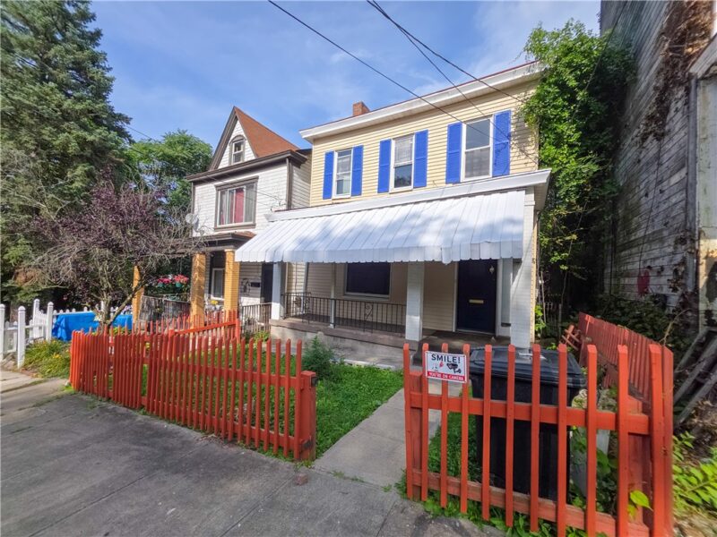 209 Estella Ave — photo 2