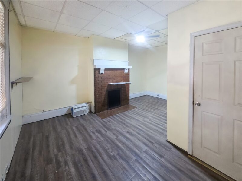 209 Estella Ave — photo 4