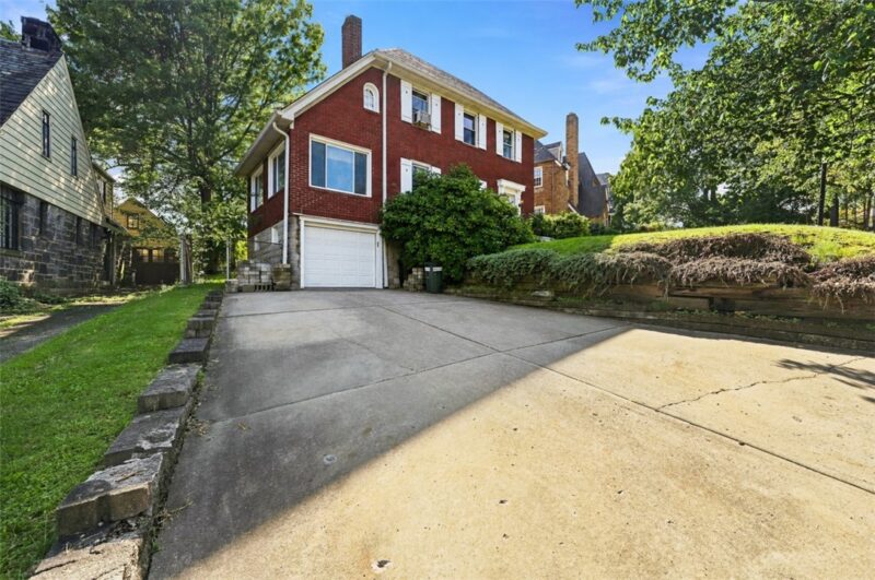 211 Newburn Dr — photo 3