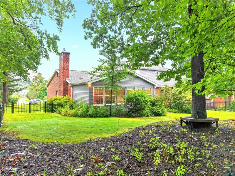 1502 Woodview Drive — photo 4