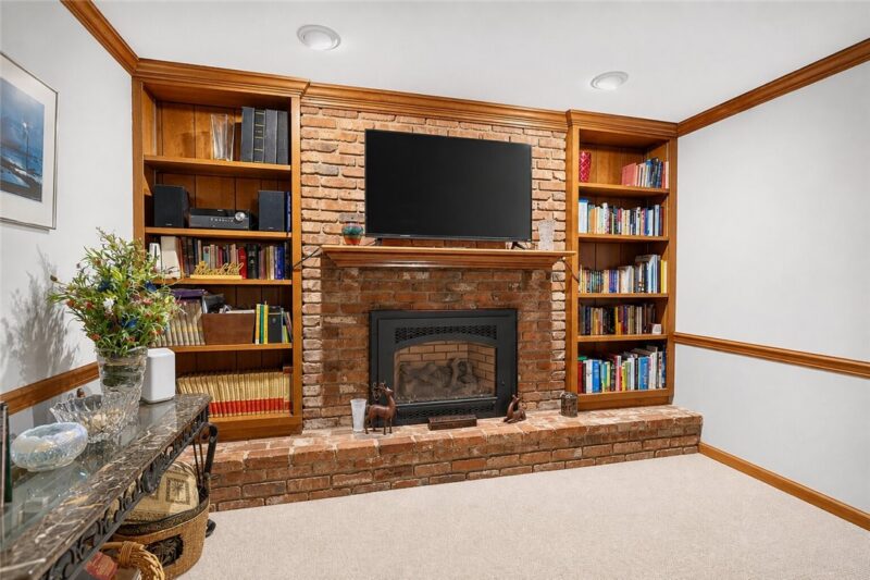 1502 Woodview Drive — photo 8