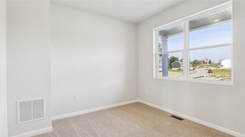 379 Leslie Farms Dr. — photo 4