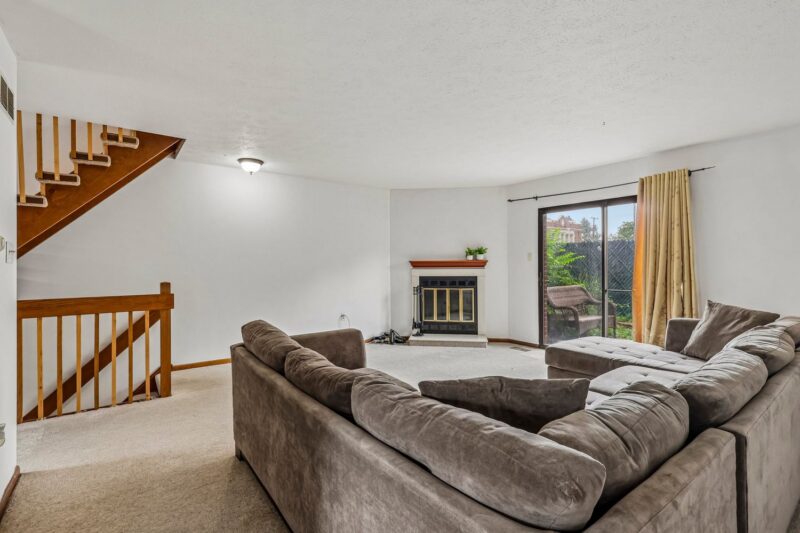 112 Longfellow COURT — photo 2