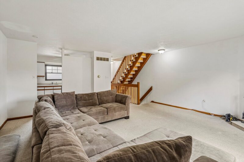 112 Longfellow COURT — photo 3