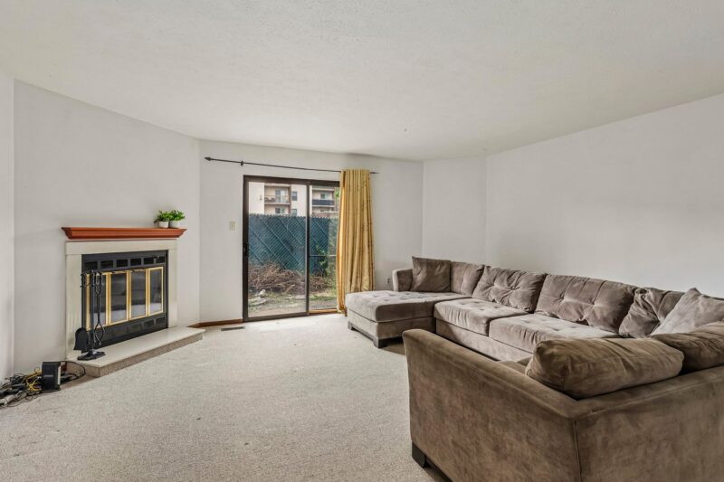 112 Longfellow COURT — photo 4