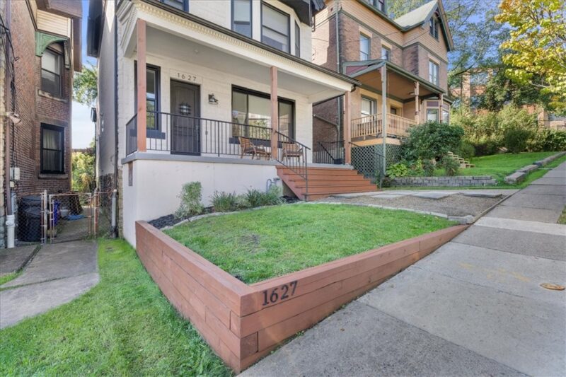 1627 Antrim St — photo 2
