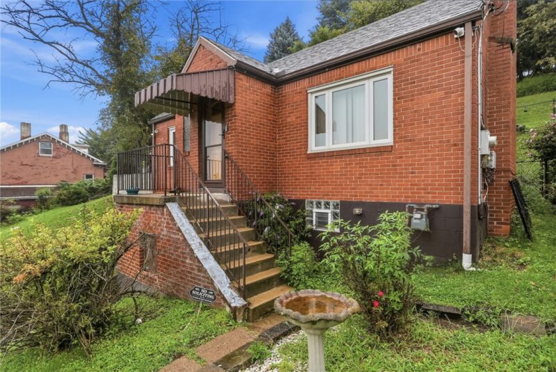 2115 E Beckert Ave — photo 2