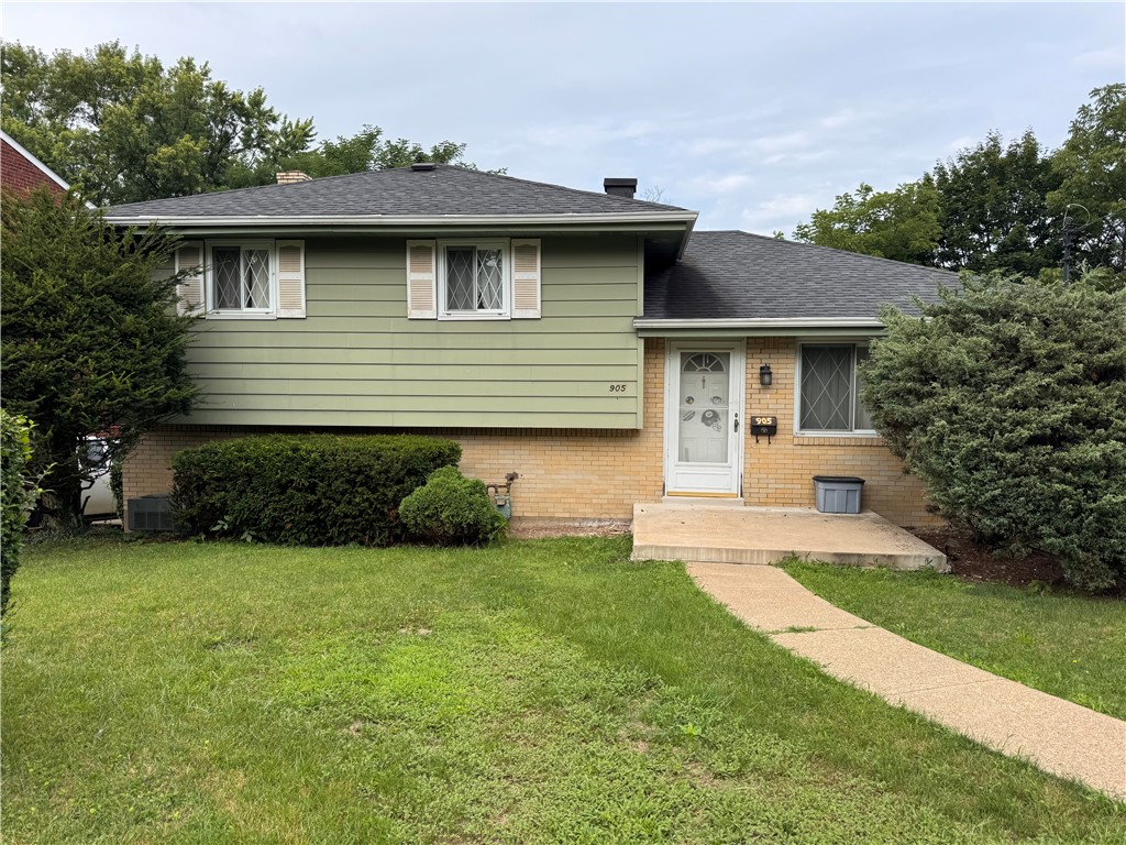 905 Maplewood Dr — photo 1