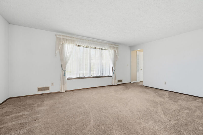 1608 Tamarack Dr. — photo 3