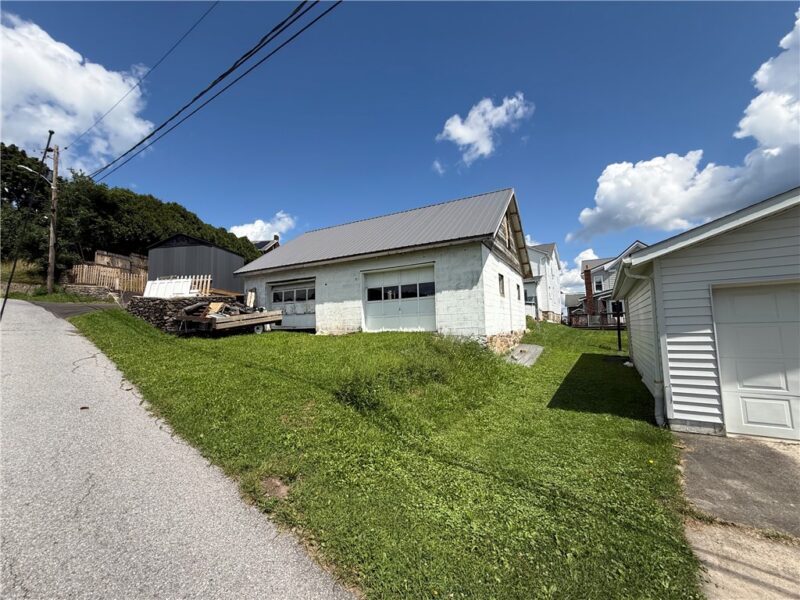 300 E Main St — photo 4