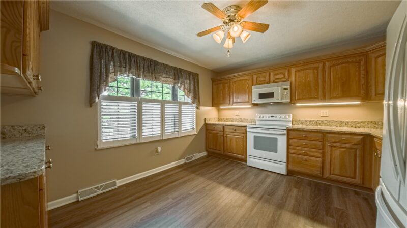 179 London Towne Dr — photo 2