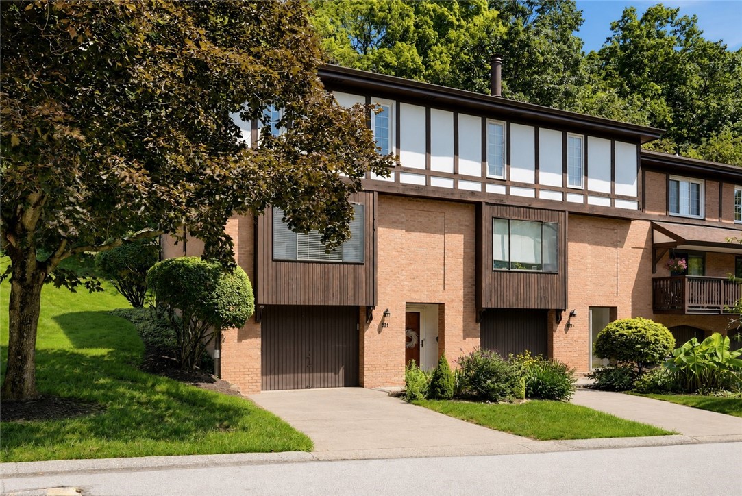221 Thornberry Dr — photo 1
